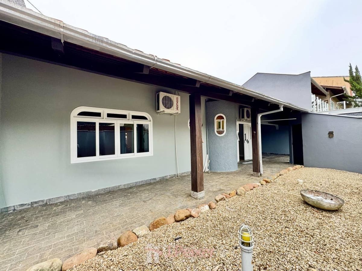 Excelente casa com 3 dormitórios sendo 2 suítes no bairro água verde - Casa em Água Verde, Blumenau - à venda - JPeixer Imobiliária Ltda