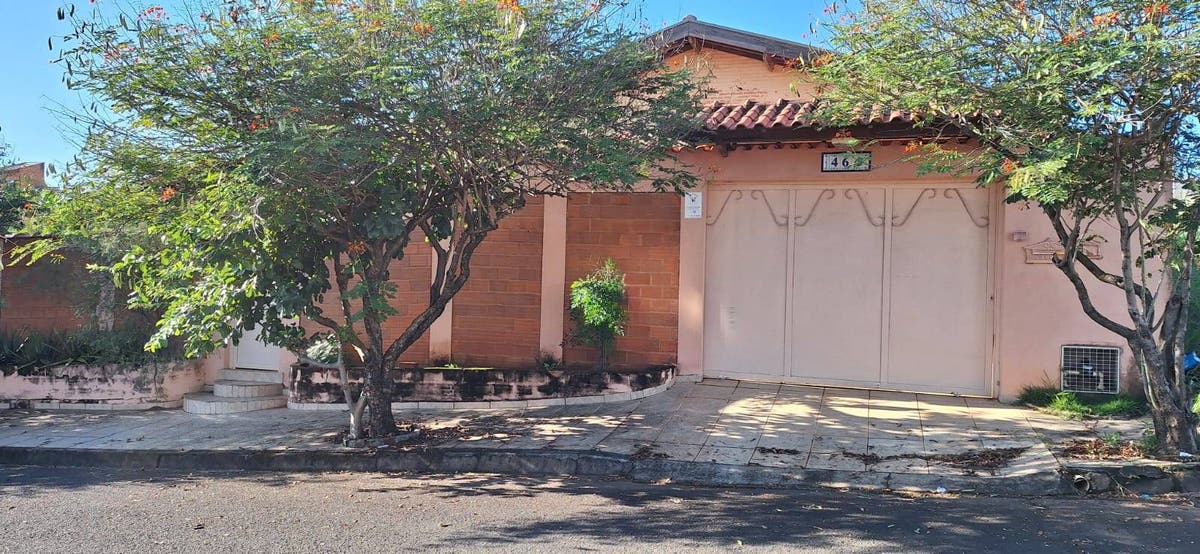 Linda Casa Térrea no início e na parte alta do Jardim Terras de São José - Casa em Terras de São José, São João da Boa Vista - à venda - Helena Imóveis