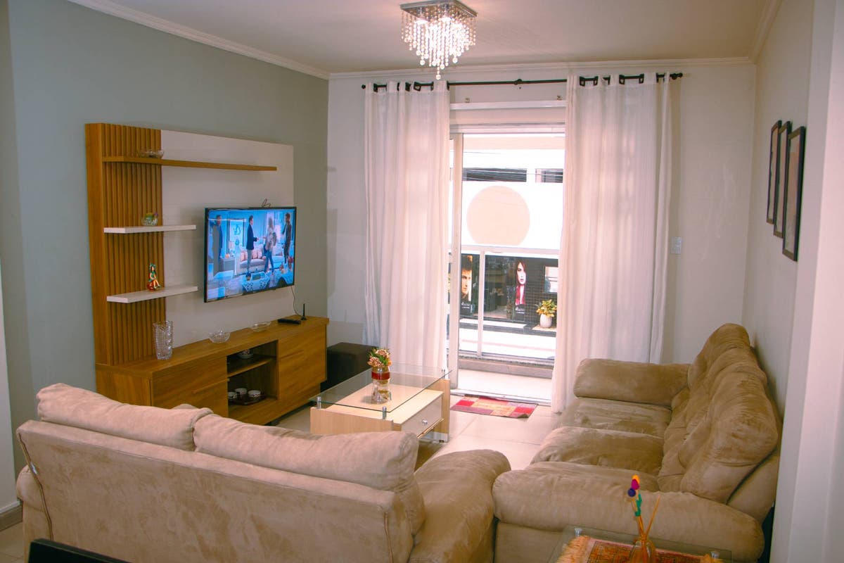 Apartamento reformado com 2 dormitórios sendo 1 suíte à venda no Centro de Balneário Camboriú - Apartamento em Centro, Balneário Camboriú - à venda - Desc Imóveis