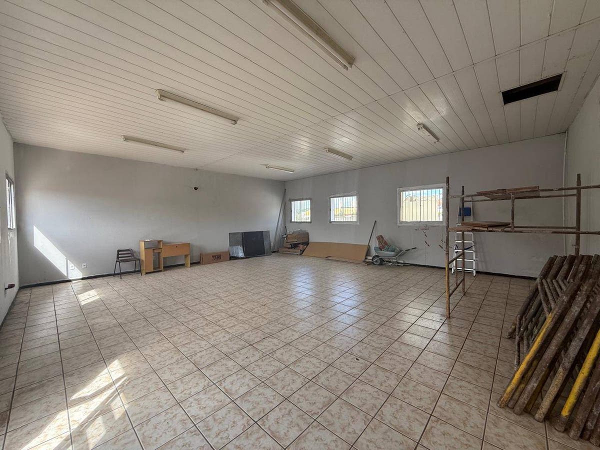 Salão Comercial 90m² Colônia Jundiaí - Piso Superior com 2 Banheiros - Comercial em Colônia, Jundiaí - para locação - Entry Imob