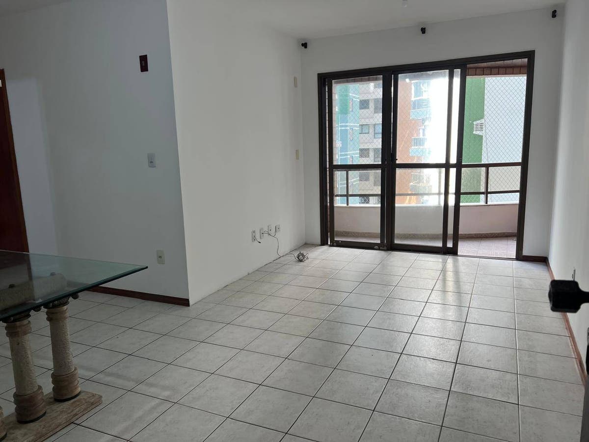 Apartamento Semi-Mobiliado com 2 Dormitórios e Sacada com Churrasqueira na Avenida Atlântica em Balneário Camboriú - Apartamento em Centro, Balneário Camboriú - à venda - Desc Imóveis
