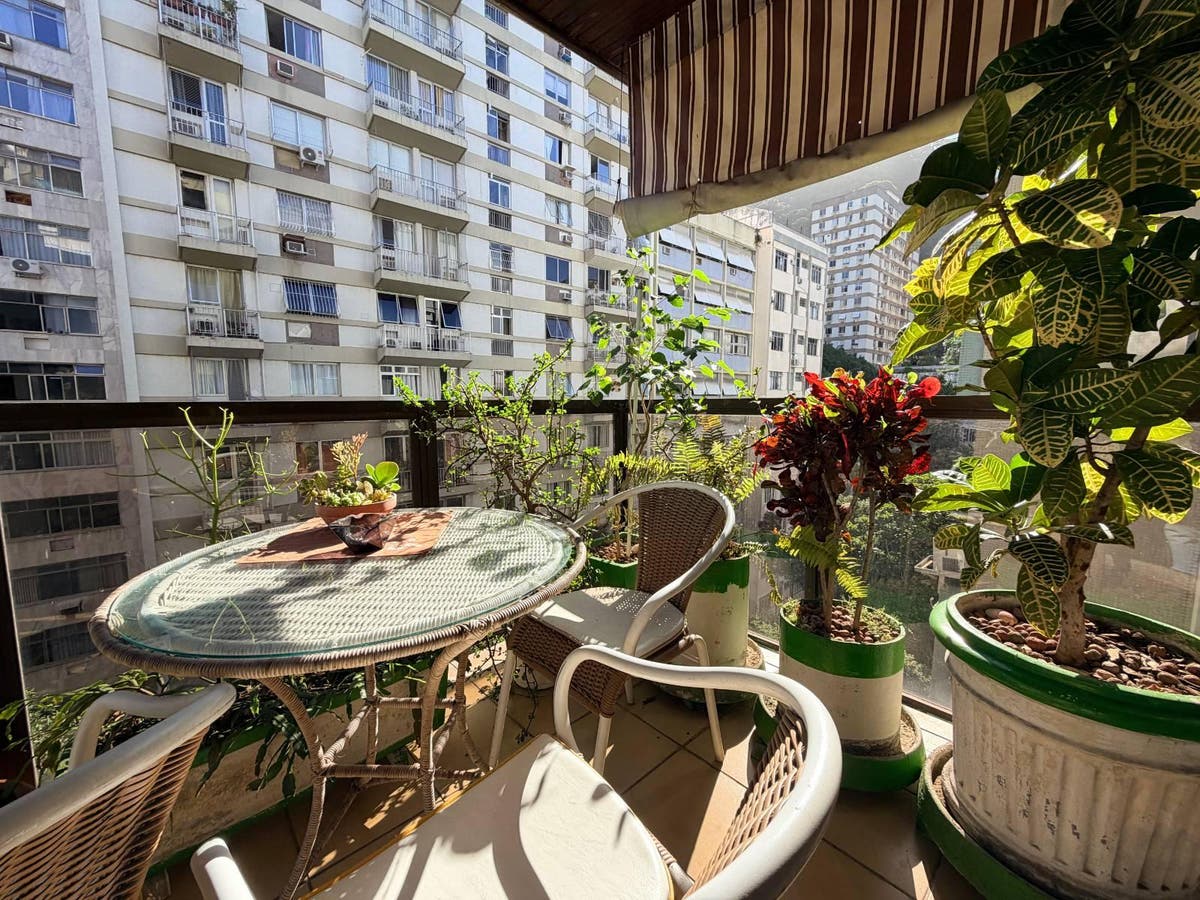 Apartamento modernizado à venda junto ao Bairro Peixoto, Copacabana! Espaçoso 162m², Varandão, 3 quartos, 1 suíte, andar alto, 2 vagas - Apartamento em Copacabana, Rio de Janeiro - à venda - MIGUEZ IMOBILIÁRIA