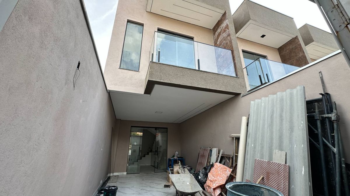Casa tríplex 3 suítes no Espirito Santo Betim - Casa Geminada em Espírito Santo, Betim - à venda - Via M Empreendimentos Imobiliários Ltda