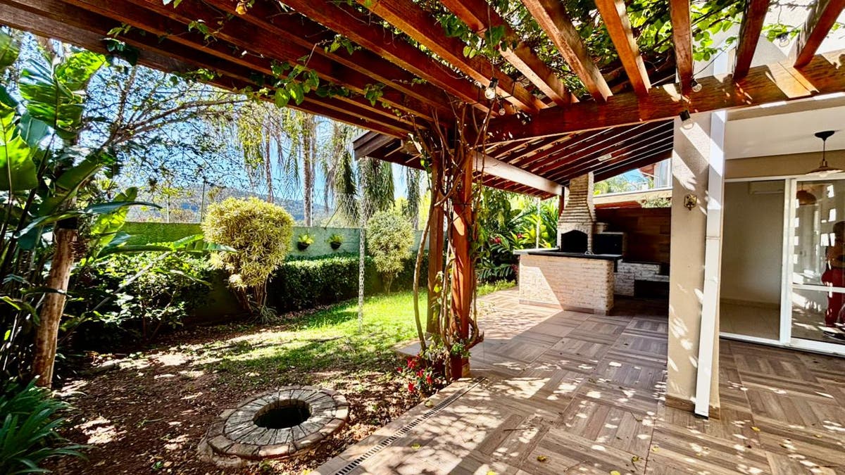 Casa com 3 quartos, 209 m², à venda por R$ 1.495.000 - Condomínio San Marino