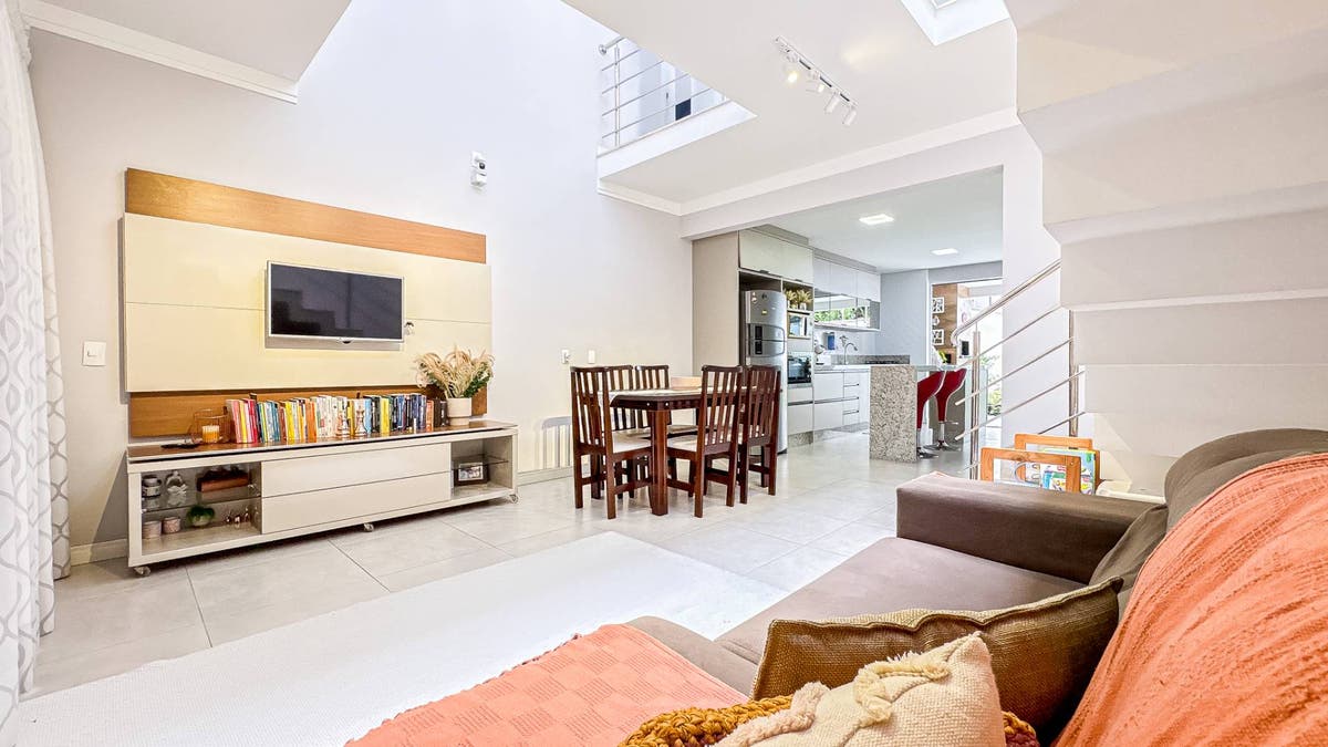 Sobrado Semimobiliado com 3 Suítes no Bairro Fortaleza! - Casa em Fortaleza, Blumenau - à venda - CONCEITO IMOBILIARIA LTDA