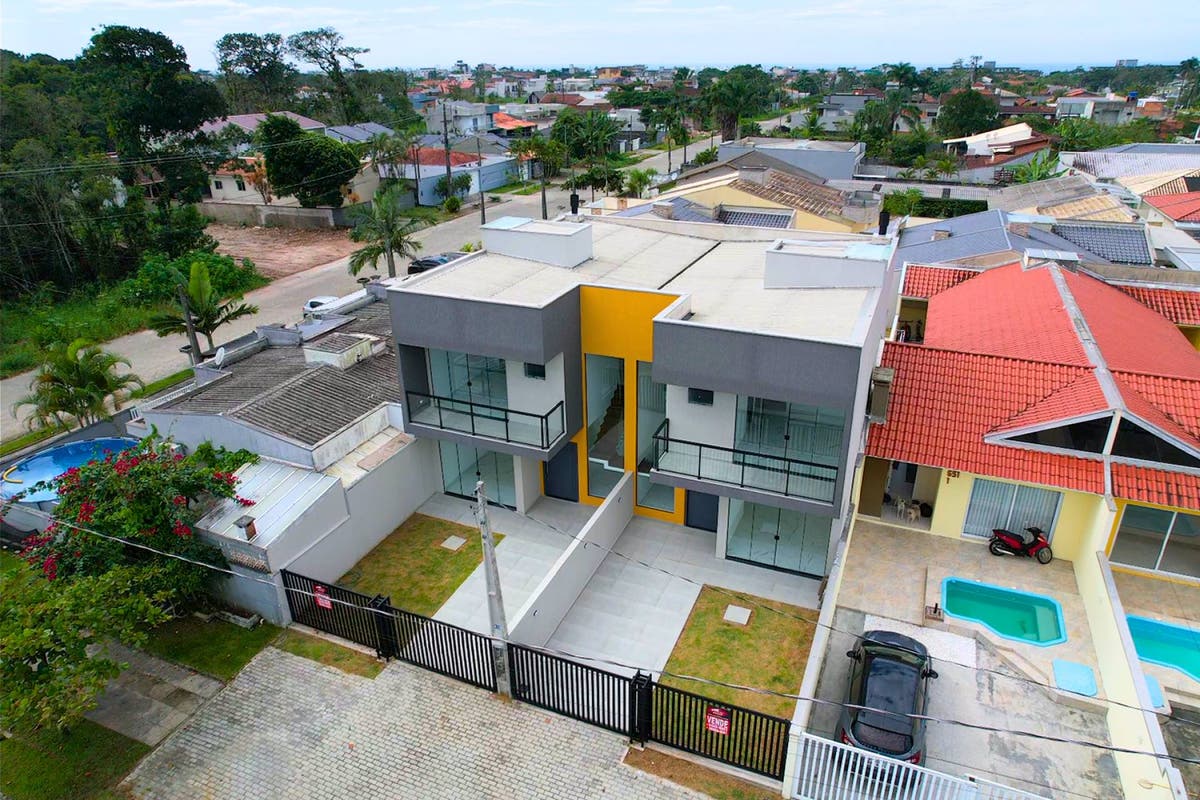 Sobrado Novo com Piscina - Sobrado em Balneário Eliana, Guaratuba - à venda - Ferreira Imóveis