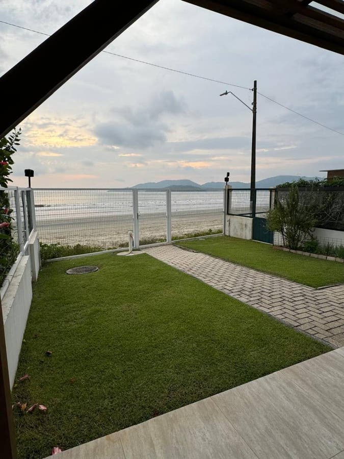 Casa Frente Mar- Pé na Areia - com 3 suítes - Perequê - Porto Belo - SC - Casa em Pereque, Porto Belo - à venda - Proposta Imobiliária