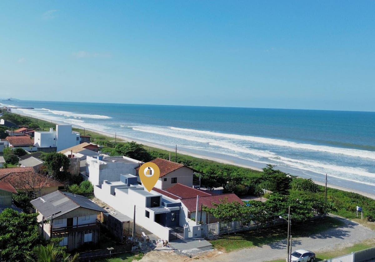 Casa na quadra do mar no Itapema do Saí! - Casa em Barra do Sai, Itapoá - à venda - Imobiliaria Patricia Claudino