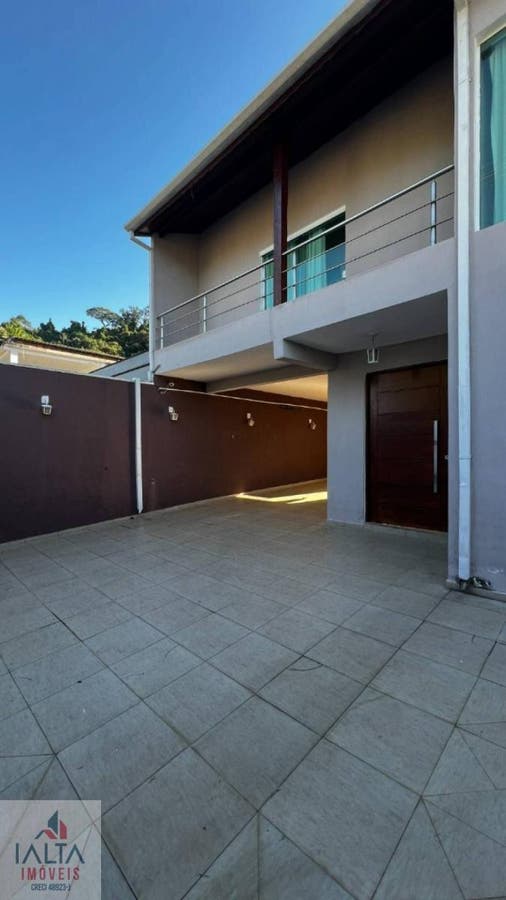 Sobrado Para Vender com 4 quartos 3 suítes no bairro Jardim California em Caraguatatuba - Sobrado em Jardim Califórnia, Caraguatatuba - à venda - IALTA IMOVEIS LTDA