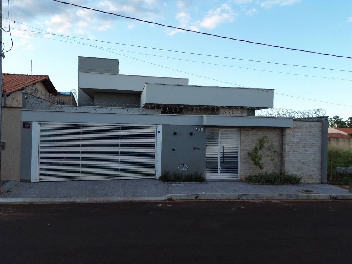 CASA ALTO PADRÃO COM 3 SUITES PLANEJADAS A VENDA NO BAIRRO LAMBARI - Casa em LAMBARI, Monte Carmelo - à venda - Unijés Negócios Imobiliários LTDA