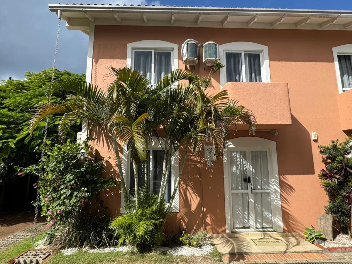 Sobrado com 2 quartos, Mariscal - Bombinhas - Apartamento em Mariscal, Bombinhas - para temporada - Imobiliária Lenita Imóveis