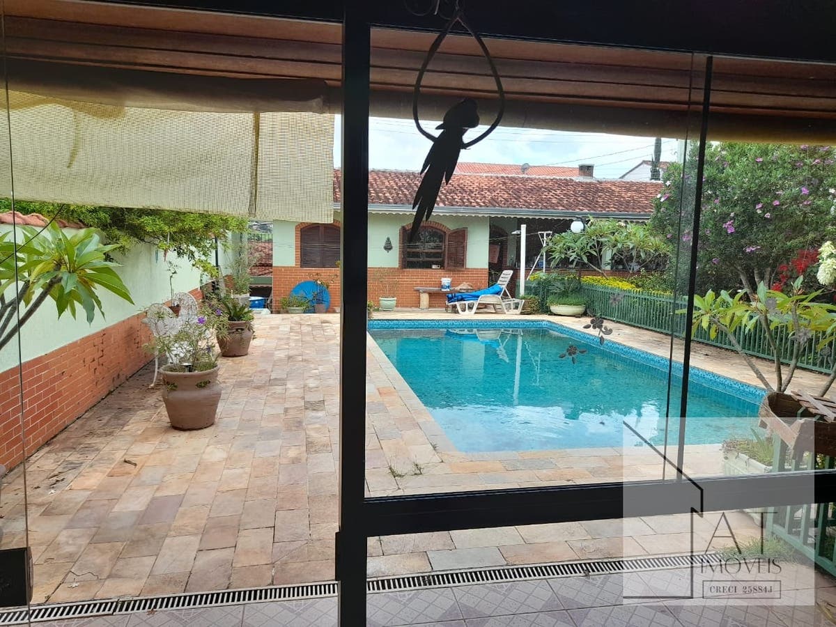 Casa de 3 quartos, 591m² | Eu Corretor