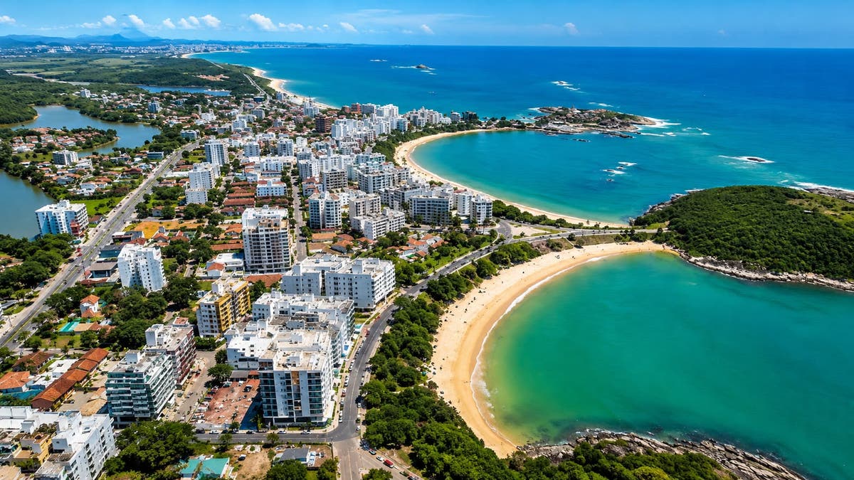 Imóveis na Enseada Azul