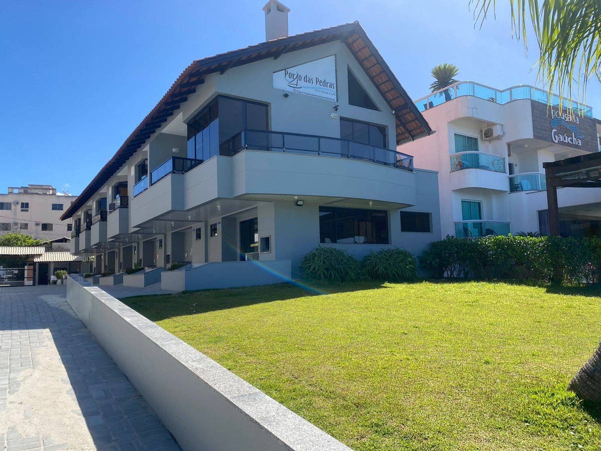 RESIDENCIAL LOCALIZADO FRENTE MAR EM BOMBINHAS COM 6 APARTEMETOS DUPLEX ALUGUEL DE TEMPORADA - Apartamento em Centro, Bombinhas - para temporada - Imobiliária KS