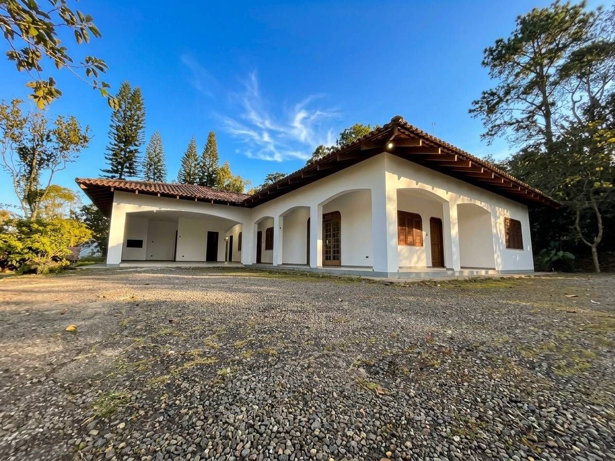 Casa com 3 quartos para Locação, Coloninha - Gaspar - Casa em Coloninha, Gaspar - para locação - Tomio Imoveis Ltda
