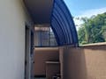 Toldo instalado nos fundos