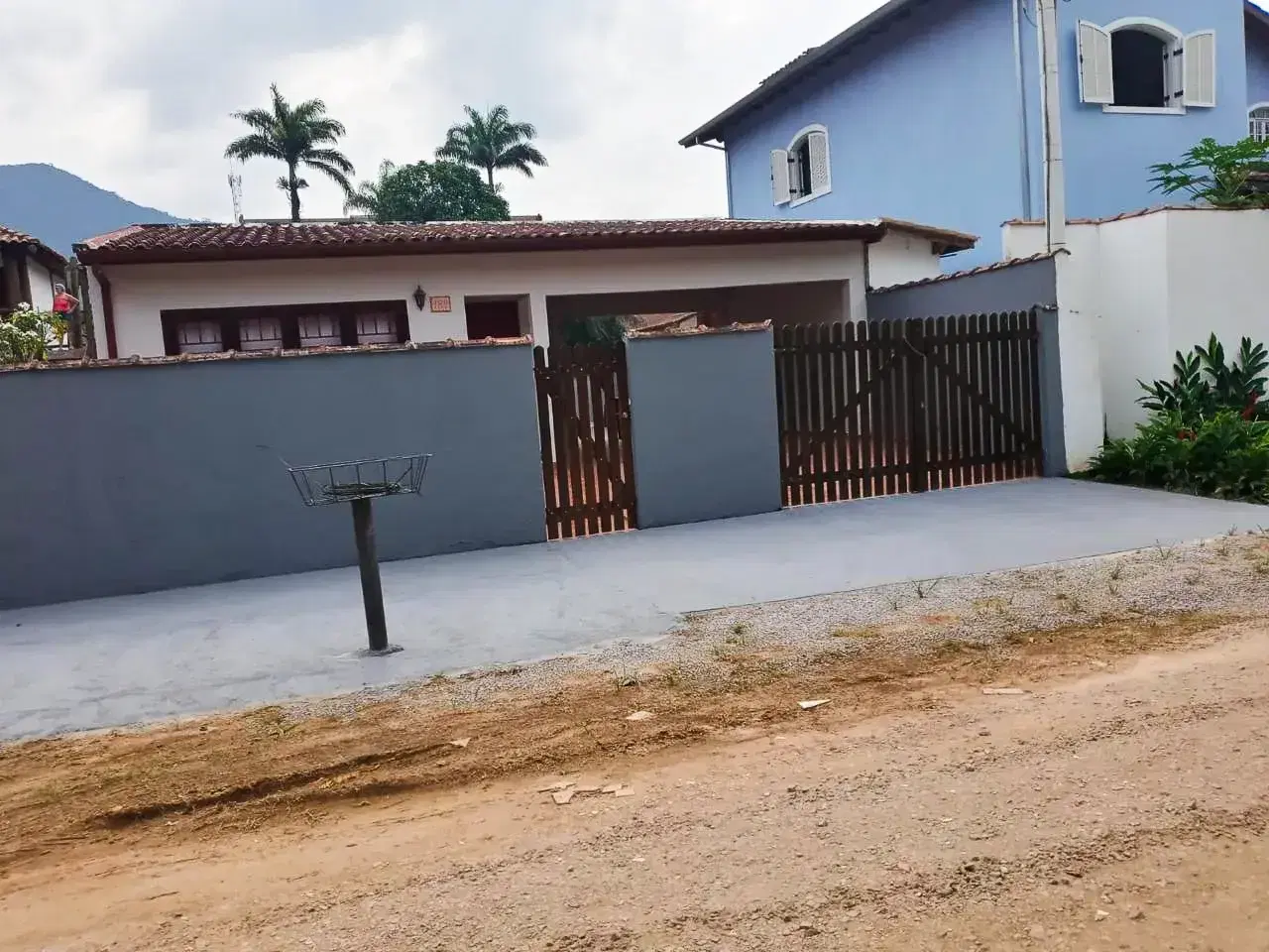 Casa Térrea na Praia da Lagoinha - Casa em Lagoinha, Ubatuba - à venda - Claudia Mar LTDA