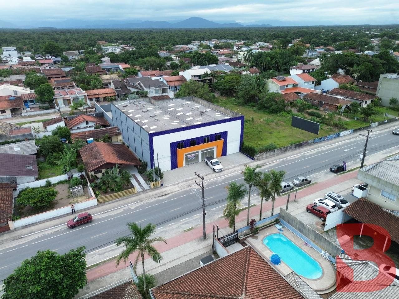 PONTO COMERCIAL E RESIDENCIAL NA AVENIDA CELSO RAMOS - Comercial em Itapema do Norte, Itapoá - à venda - BESEN IMOBILIÁRIA LTDA