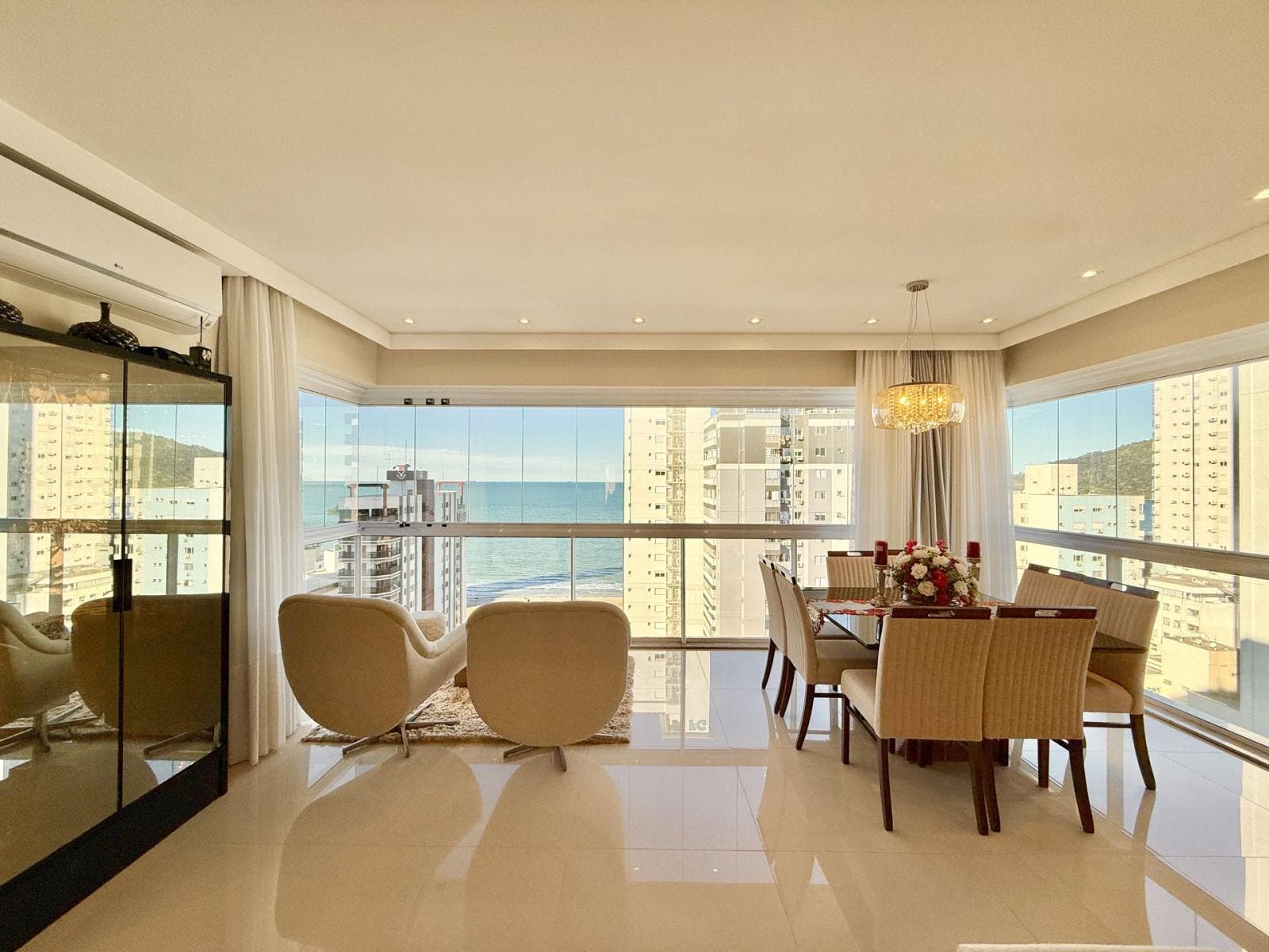 Apartamento à venda com 3 suítes no Edifício Isidora Mafra, 2 vagas, 143m² privativos, Centro de Balneário Camboriú - Apartamento em Centro, Balneário Camboriú - à venda - IMOBILIÁRIA GUILHERME LTDA