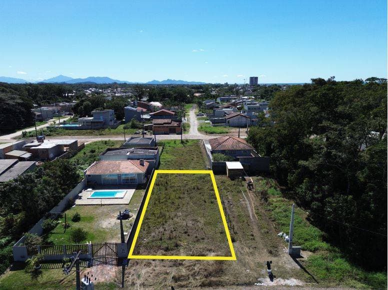 ÓTIMO TERRENO- LIMPO E ATERRADO - Lote/Terreno em Barra do Sai, Itapoá - à venda - BESEN IMOBILIÁRIA LTDA