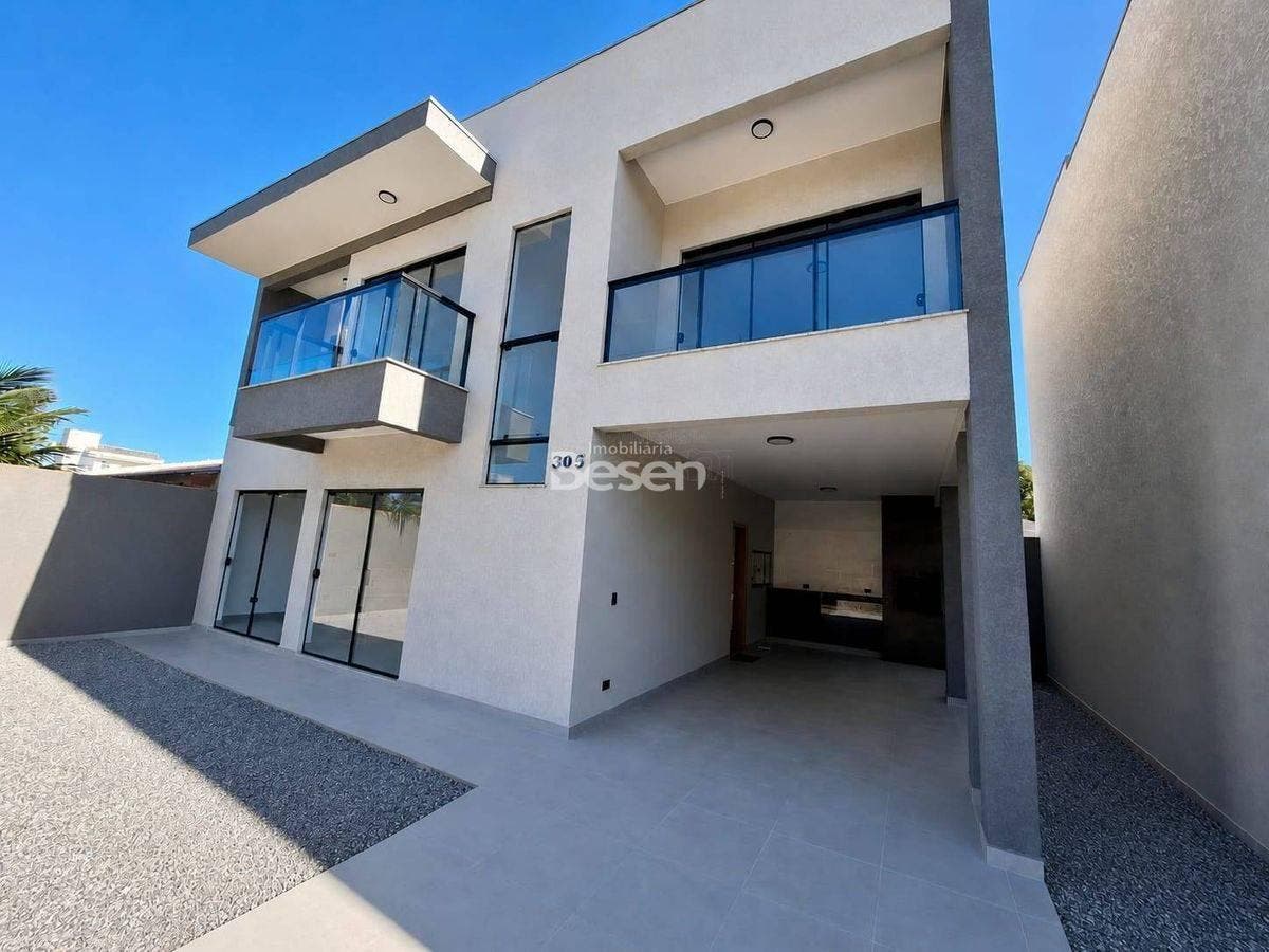 EXCELENTE OPÇÃO DE SOBRADO NA PRAIA DE ITAPOÁ A POUCOS METROS DO MAR! - Casa em Pontal do Norte, Itapoá - à venda - BESEN IMOBILIÁRIA LTDA