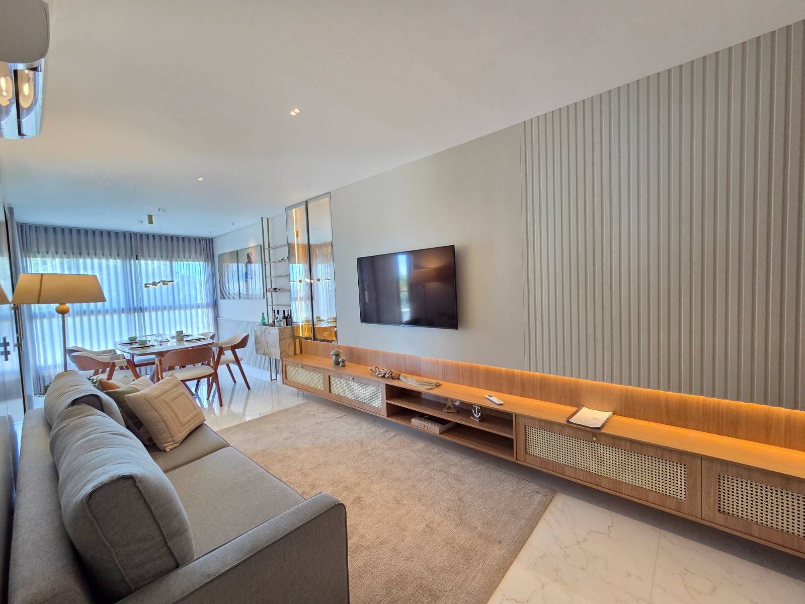 Sofisticação Pronta para Morar: Um Decorado Que Encanta em Cada Detalhe - Apartamento em Rainha, Itapoá - à venda - BESEN IMOBILIÁRIA LTDA