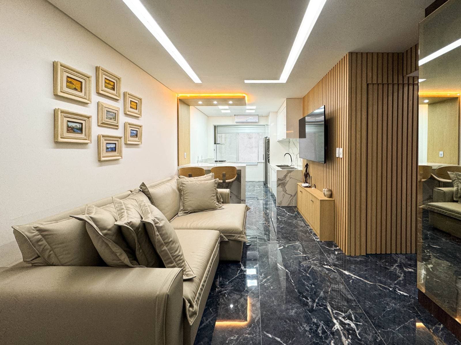 Apartamento mobiliado com 2 dormitórios e 1 vaga na Barra Sul de Balneário Camboriú - Apartamento em Centro, Balneário Camboriú - à venda - Desc Imóveis