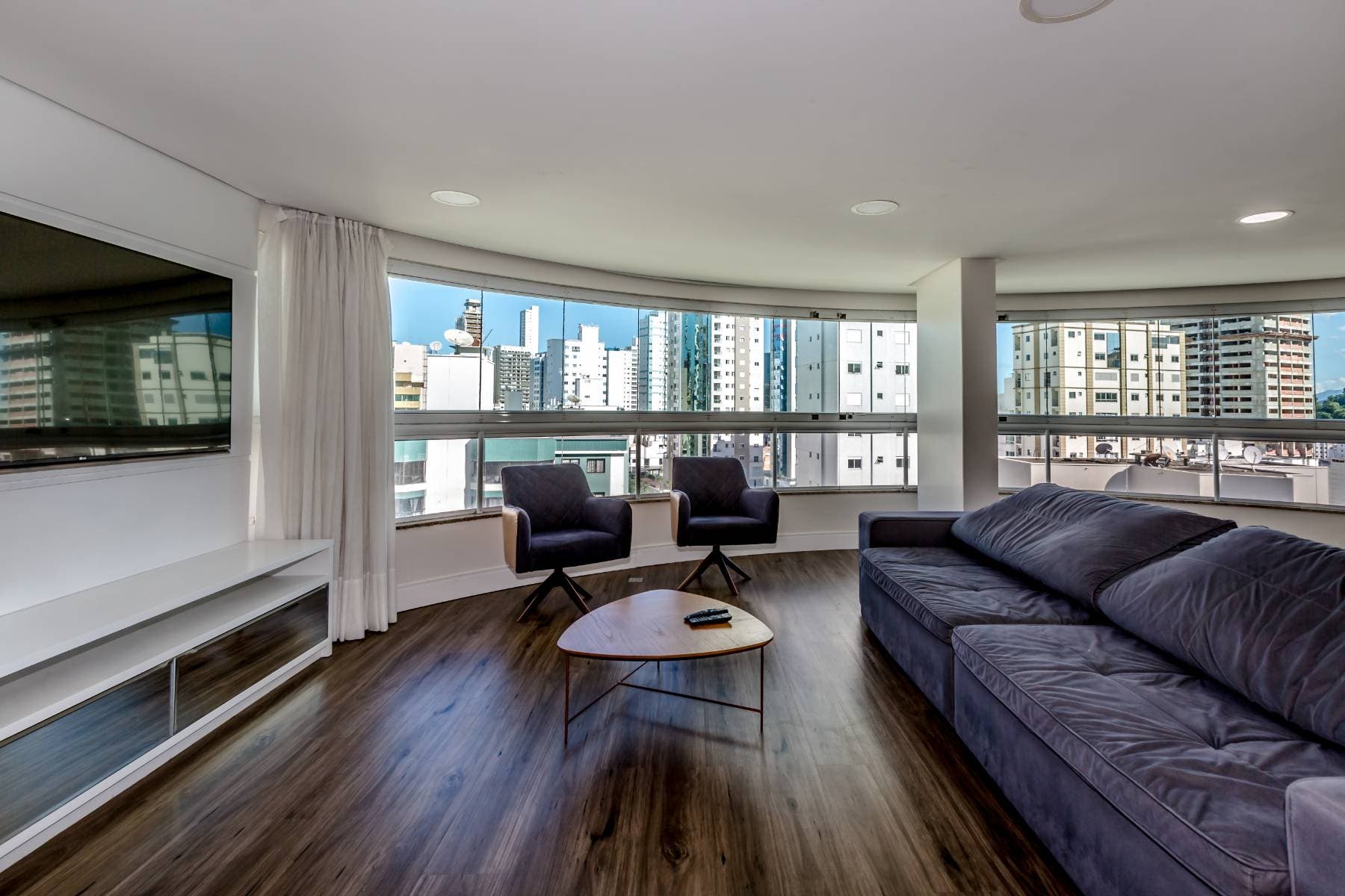 Cobertura à Venda, 4 dormitórios (2 suítes), 227,00 (M²), 4 vagas, Centro, Balneário Camboriu - Cobertura em Centro, Balneário Camboriú - à venda - IMOBILIÁRIA GUILHERME LTDA