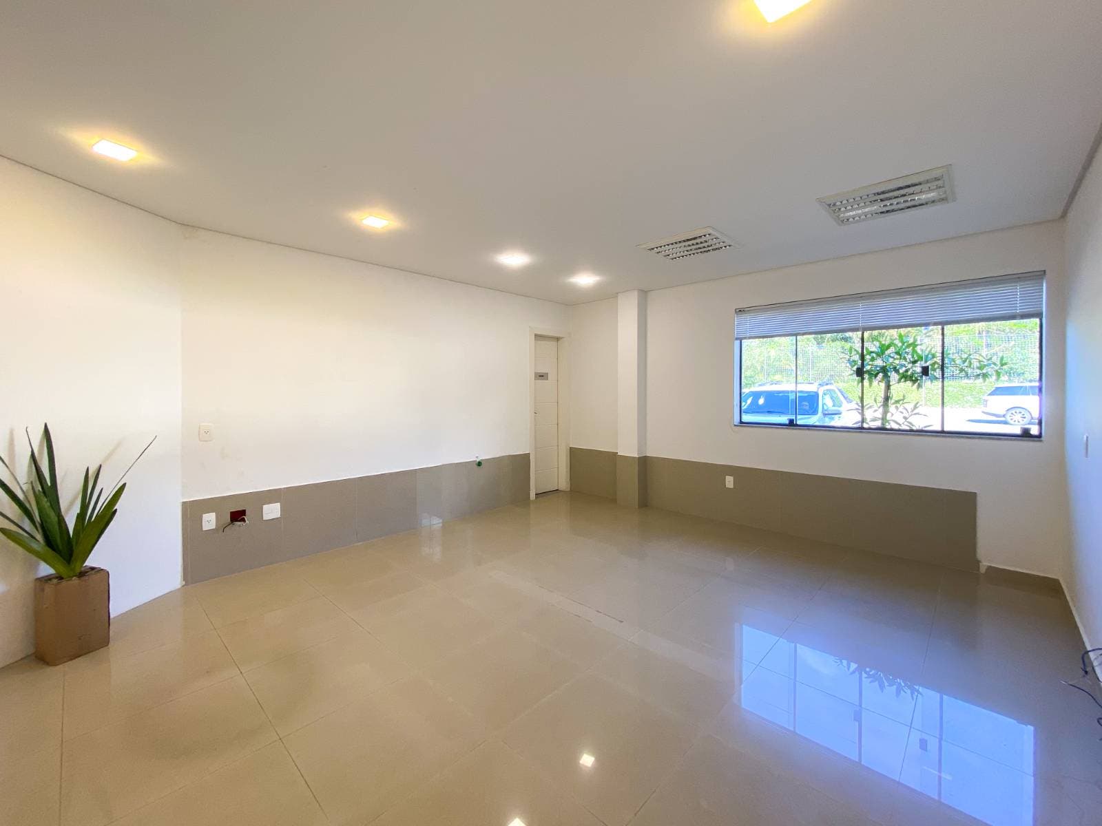 Sala Comercial para locação no Santa Clara Consultórios no bairro Ariribá em Balneário Camboriú - Salas Comerciais em Ariribá, Balneário Camboriú - para locação - Desc Imóveis