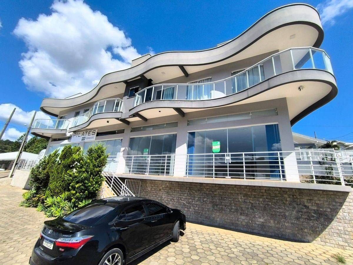 Moderno, orgânico, curvilíneo, concreto, vidro.