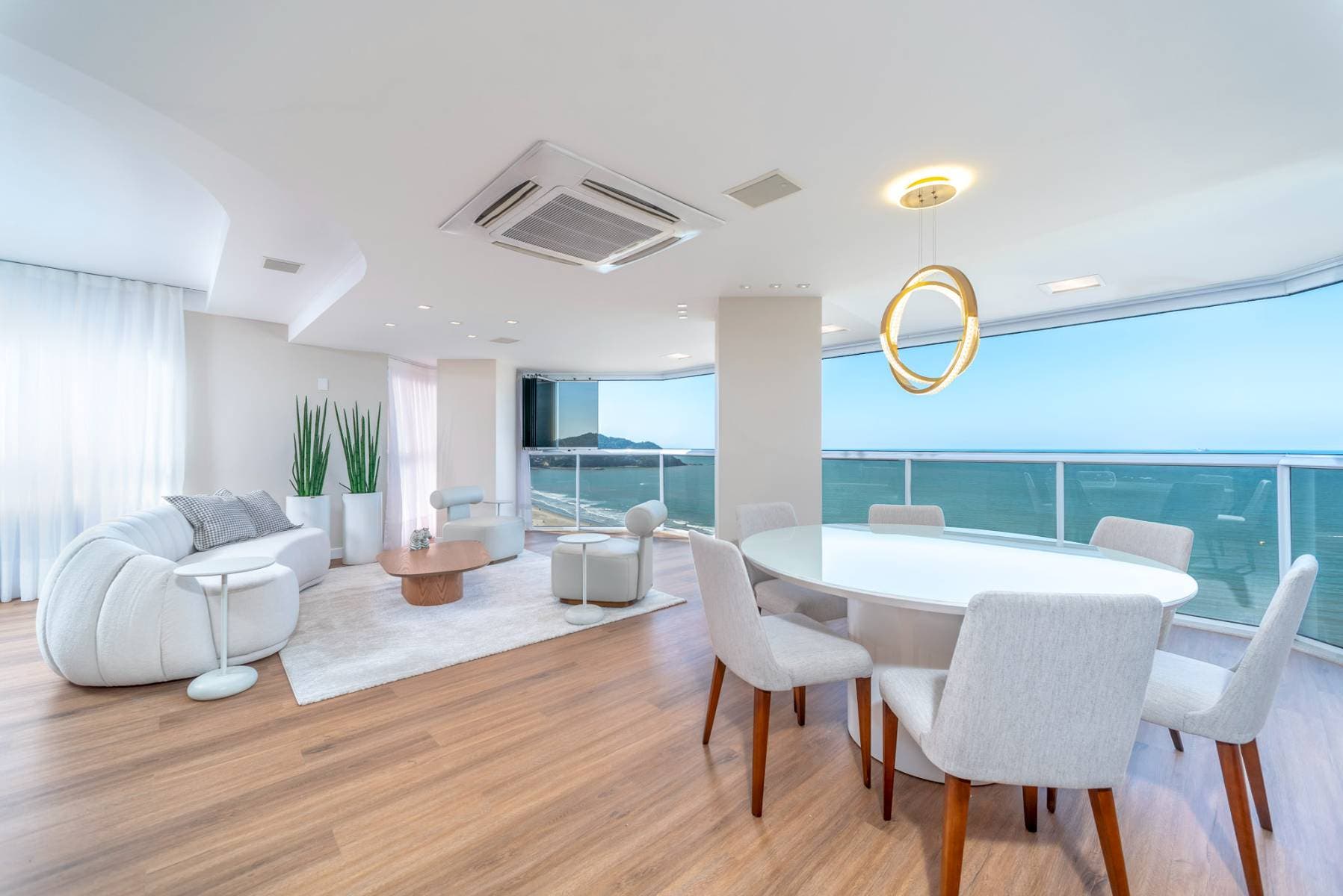 Apartamento Reformado e Mobiliado Frente Mar com 4 Suítes em Balneário Camboriú - Apartamento em Centro, Balneário Camboriú - à venda - Desc Imóveis