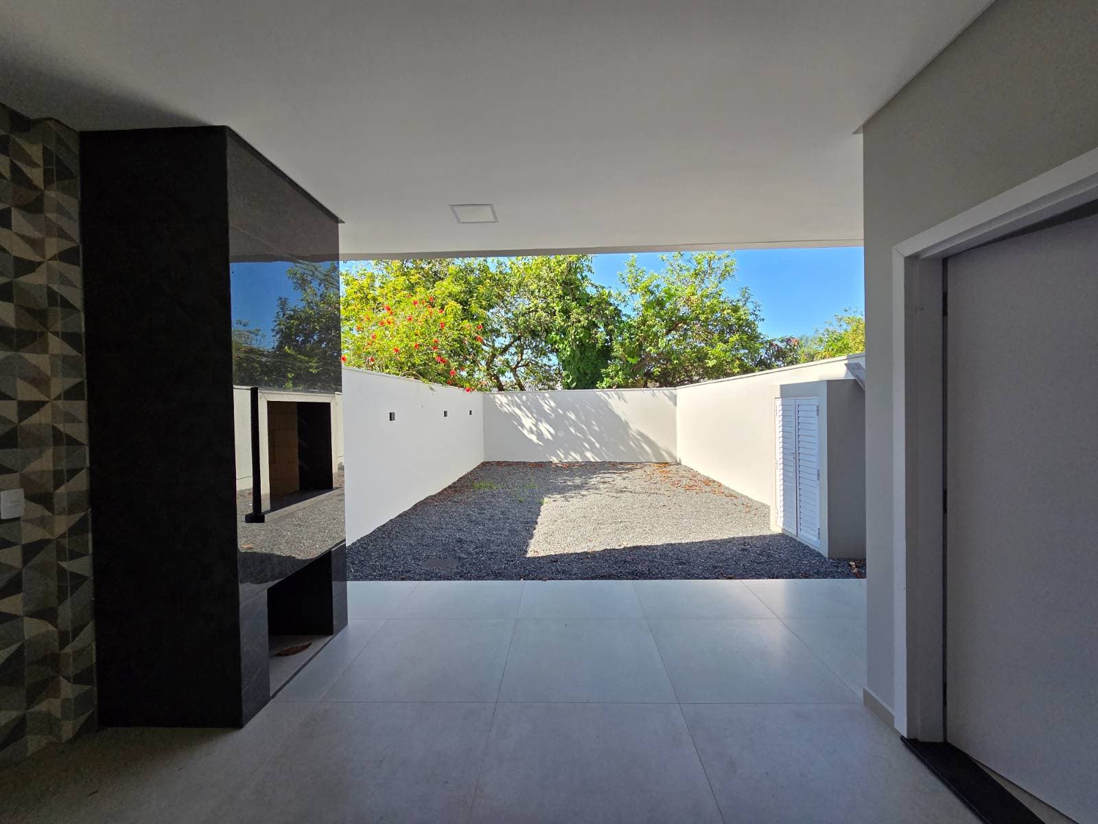 SOBRADO NOVO ALTO PADRÃO 03 QUARTOS (01 SUÍTE COM CLOSET), APENAS 200M DA PRAIA, BAIRRO BARRA DO SAI - Casa em Barra do Sai, Itapoá - à venda - BESEN IMOBILIÁRIA LTDA