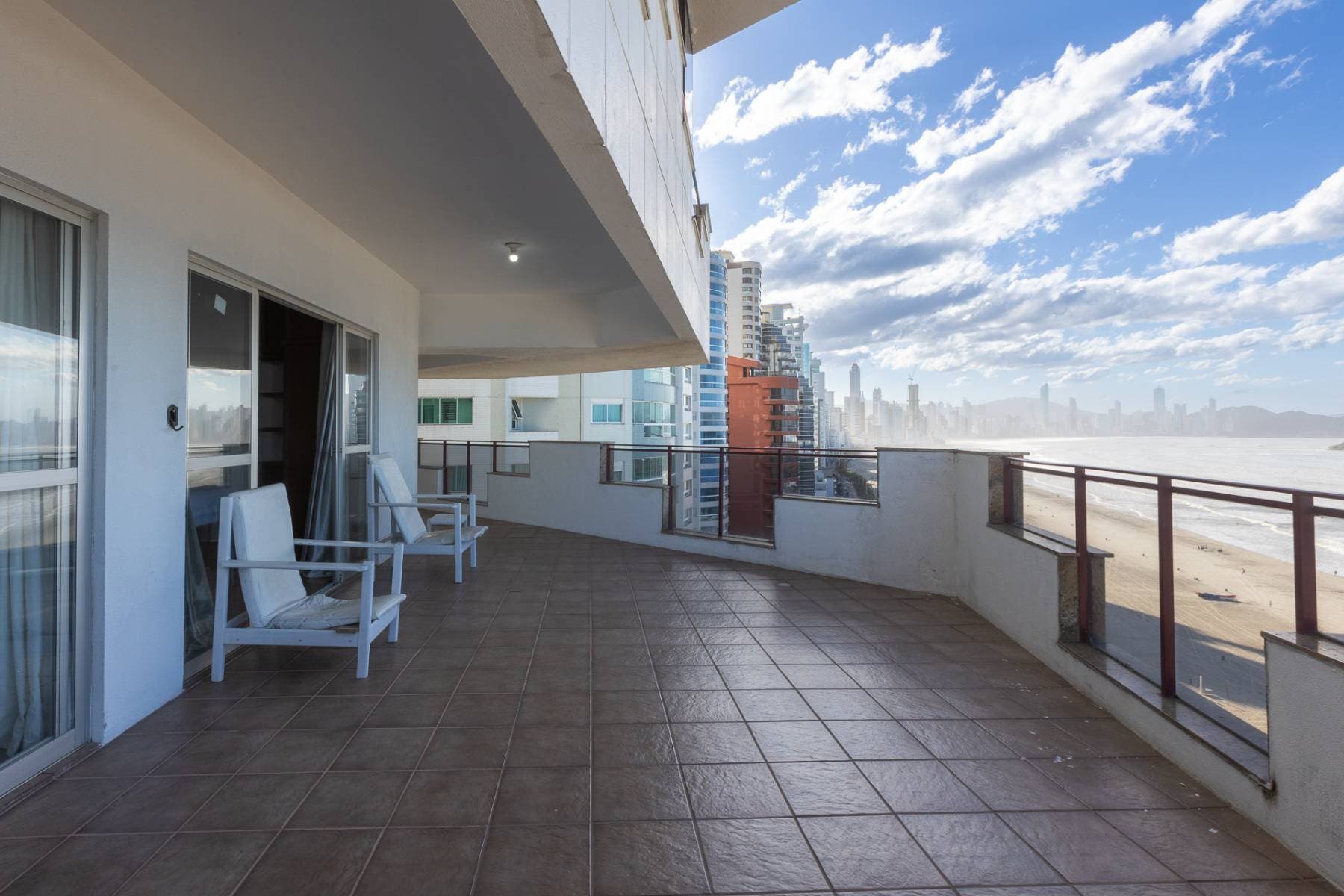 Apartamento Frente Mar à Venda no Ed. Notre Dame em Balneário Camboriú - Apartamento em Centro, Balneário Camboriú - à venda - Desc Imóveis