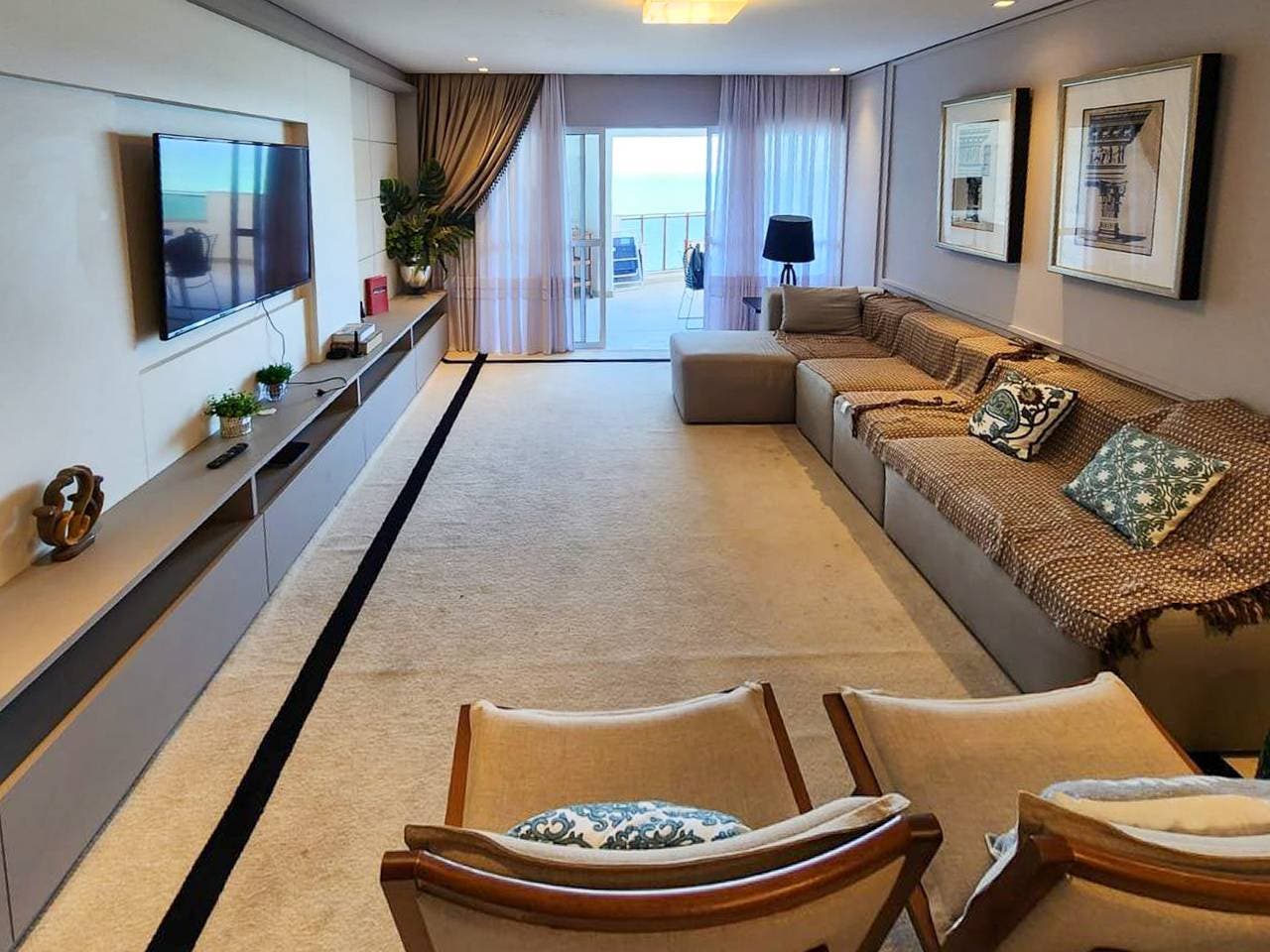 Apartamento com 4 Suítes à Venda na Av. Atlântica em Balneário Camboriú - Apartamento em Centro, Balneário Camboriú - à venda - Desc Imóveis