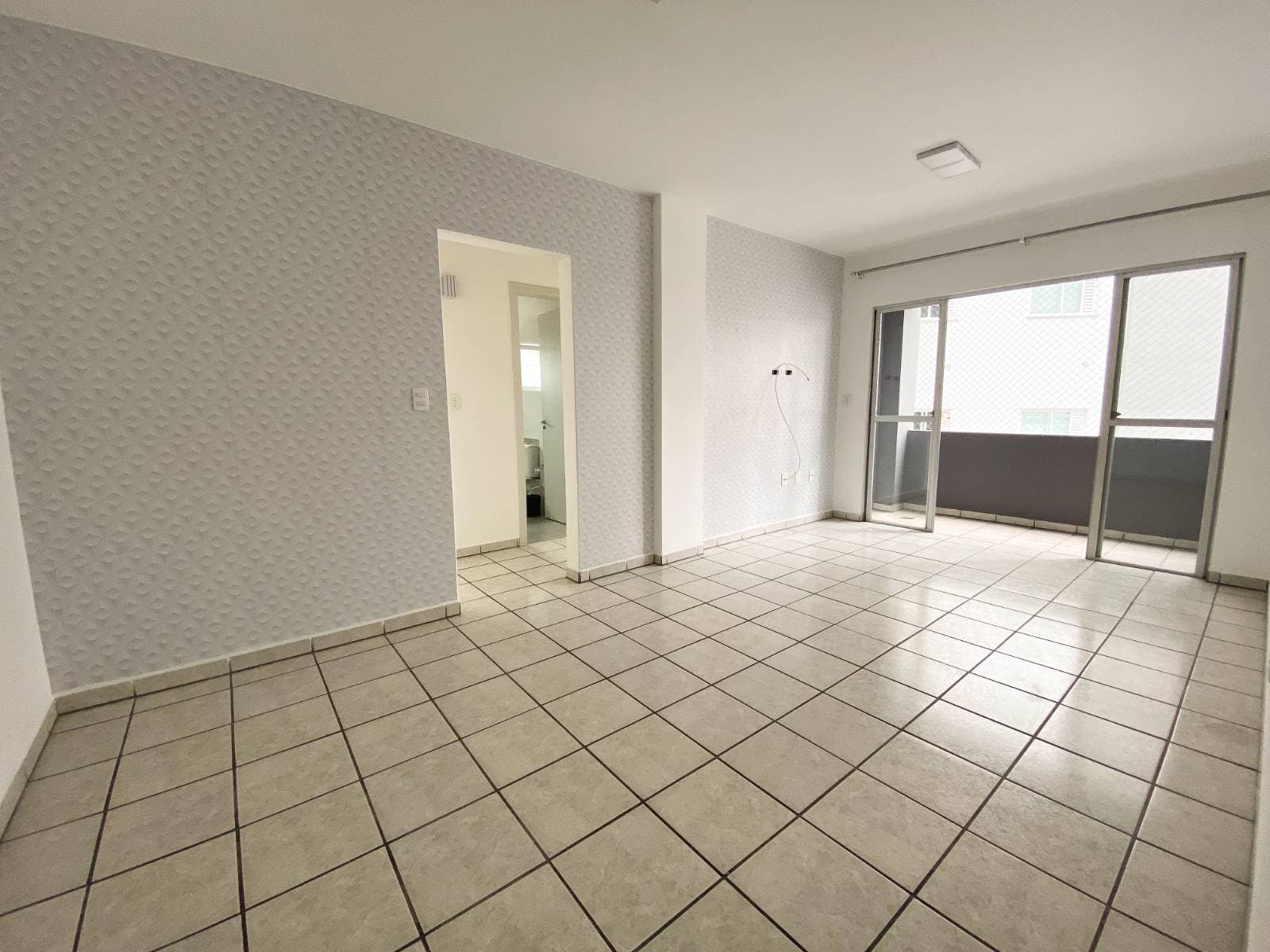 Apartamento para locação anual sem mobilia, de 02 dormitórios, de frente com a 3ª avenida - Apartamento em Centro, Balneário Camboriú - para locação - Desc Imóveis