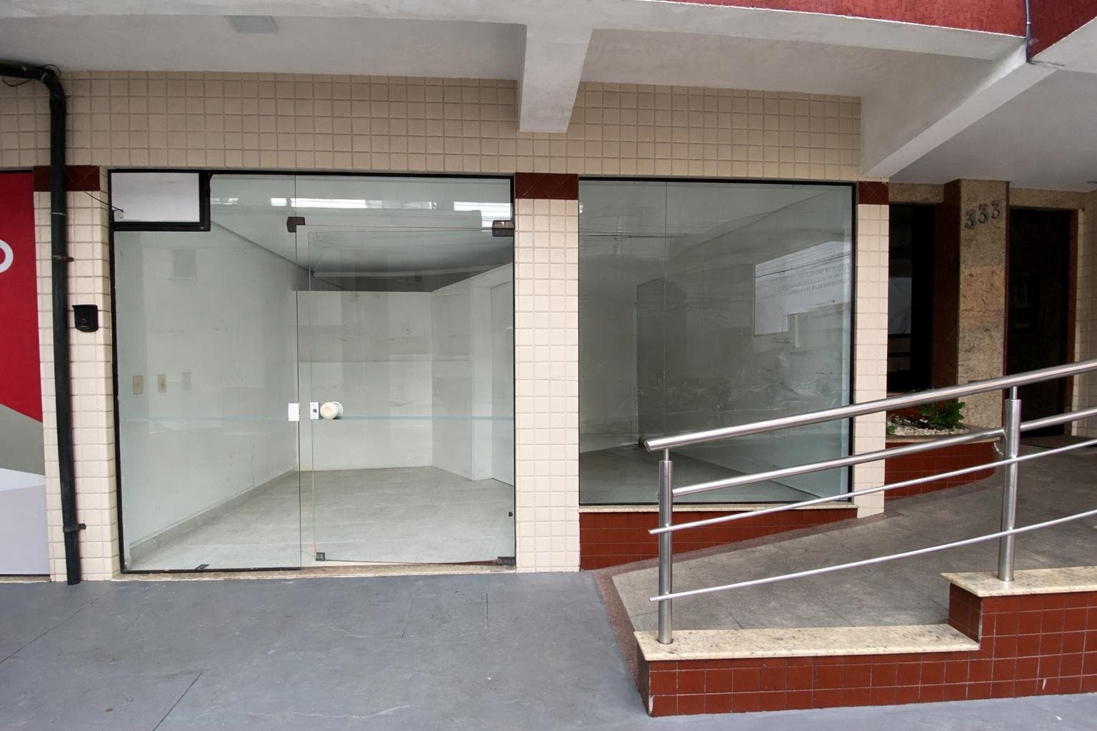 Sala comercial para locação com 29,00m2 no Centro de Balneário Camboriú - Salas Comerciais em Centro, Balneário Camboriú - para locação - Desc Imóveis