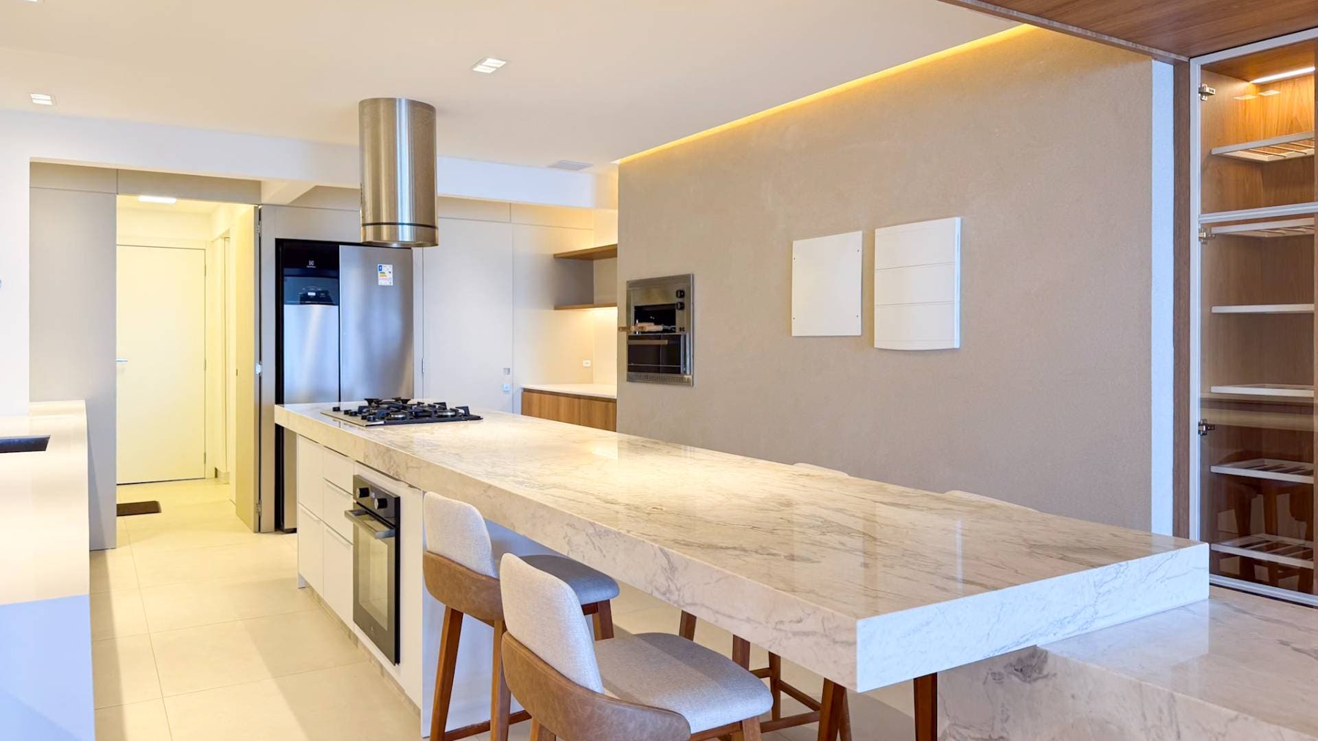 Apartamento frente mar a venda com 03 suítes e recém reformado no centro de Balneário Camboriú - Apartamento em Centro, Balneário Camboriú - à venda - IMOBILIÁRIA GUILHERME LTDA