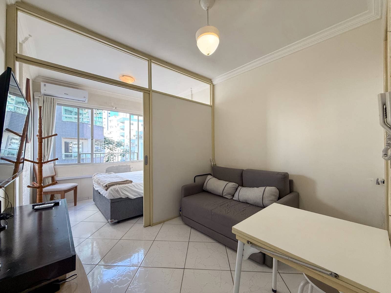 Studio à venda no Ed. Small no Centro de Balneário Camboriú - Apartamento em Centro, Balneário Camboriú - à venda - Desc Imóveis