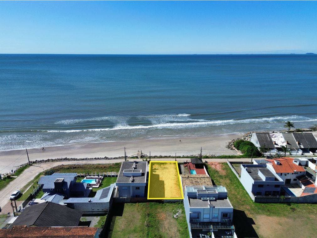 ÓTIMO TERRENO FRENTE PARA O MAR - Lote/Terreno em Cambiju, Itapoá - à venda - BESEN IMOBILIÁRIA LTDA