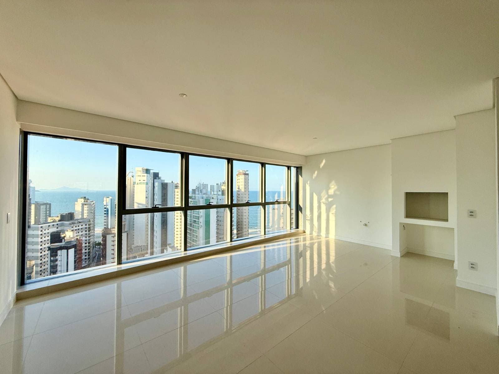 Apartamento com vista mar à venda no Vitra by Pininfarina em Balneário Camboriú - Apartamento em Centro, Balneário Camboriú - à venda - IMOBILIÁRIA GUILHERME LTDA