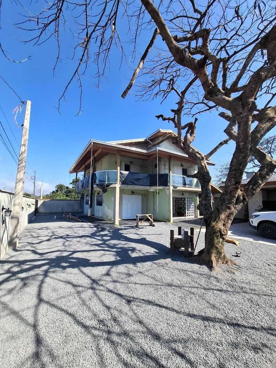 LINDO SOBRADO COM APROXIMADAMENTE 300M² NO BALNEÁRIO ITAPEMA DO SAÍ , BARRA DO SAÍ - Casa em Barra do Sai, Itapoá - à venda - BESEN IMOBILIÁRIA LTDA