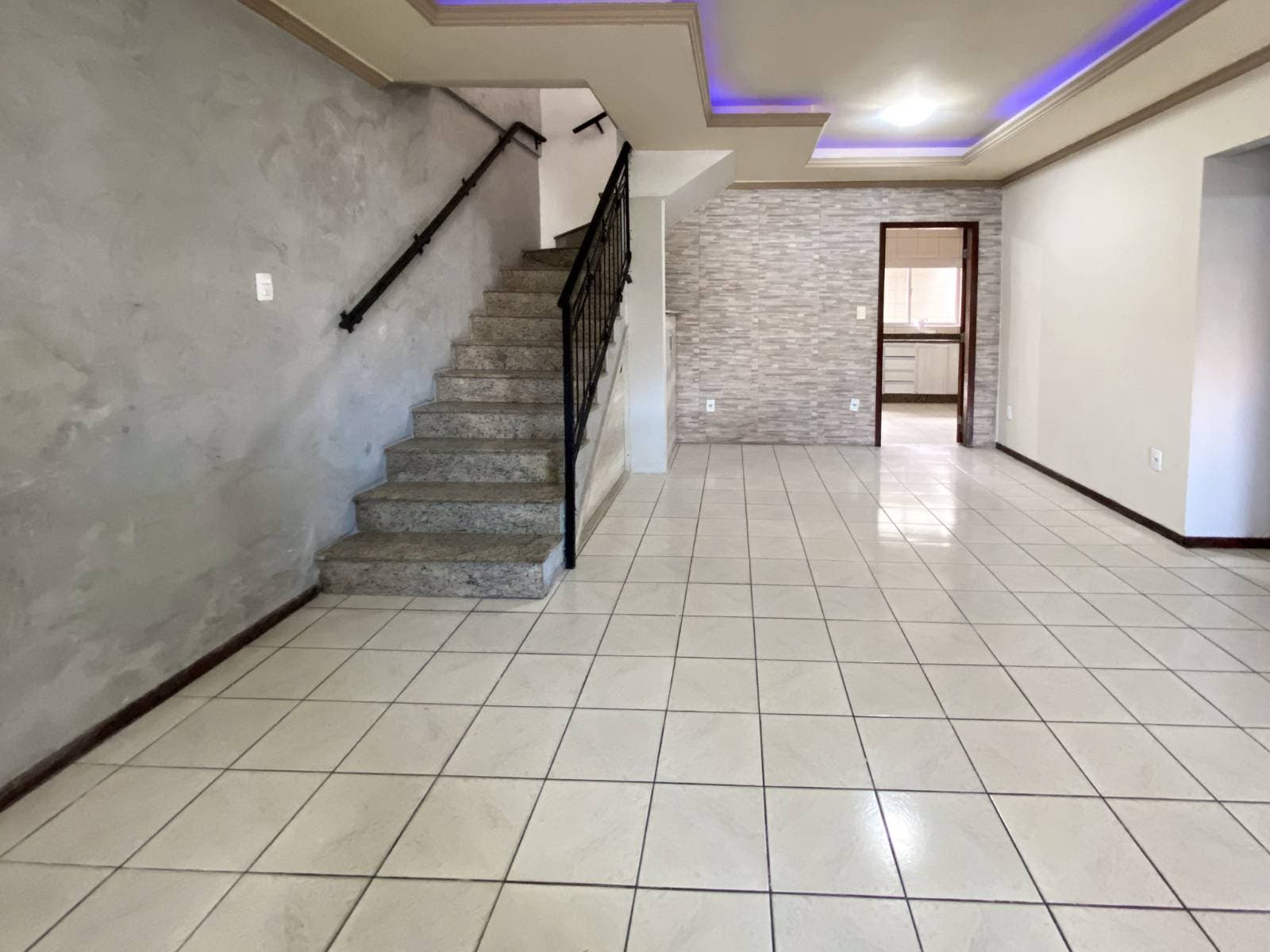 Sobrado à Venda com 3 Quartos no Centro de Balneário Camboriú - Sobrado em Centro, Balneário Camboriú - à venda - Desc Imóveis