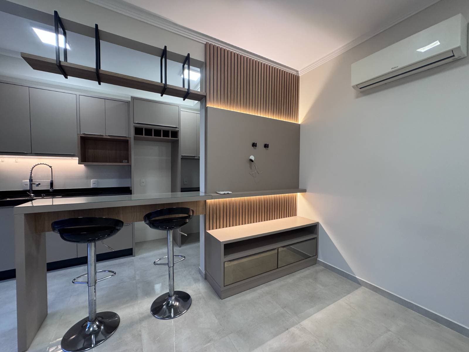 Apartamento mobiliado com 2 dormitórios para vender em Camboriú - Apartamento em Santa Regina, Camboriú - à venda - Desc Imóveis
