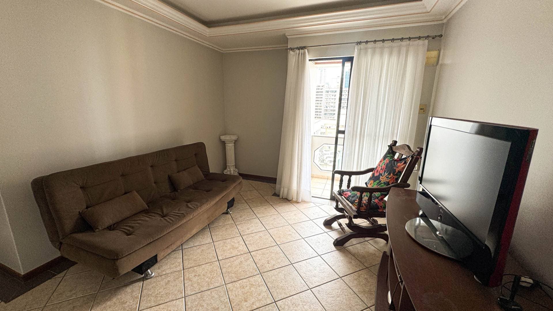 Cobertura duplex com 03 dormitórios e espaço gourmet para locação anual em Balneário Camboriú - Apartamento em Centro, Balneário Camboriú - para locação - Desc Imóveis