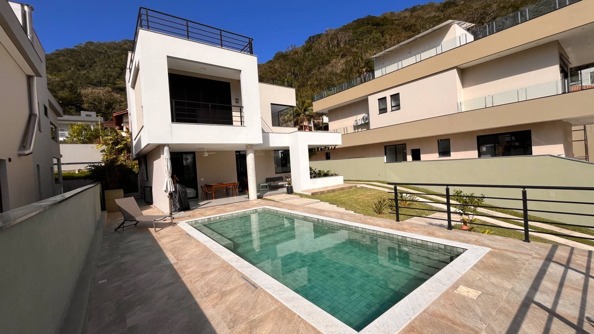 Casa Nova à Venda no Condomínio Recanto da Lagoinha Ubatuba-Sp - Casa de Condomínio em Lagoinha, Ubatuba - à venda - Claudia Mar LTDA