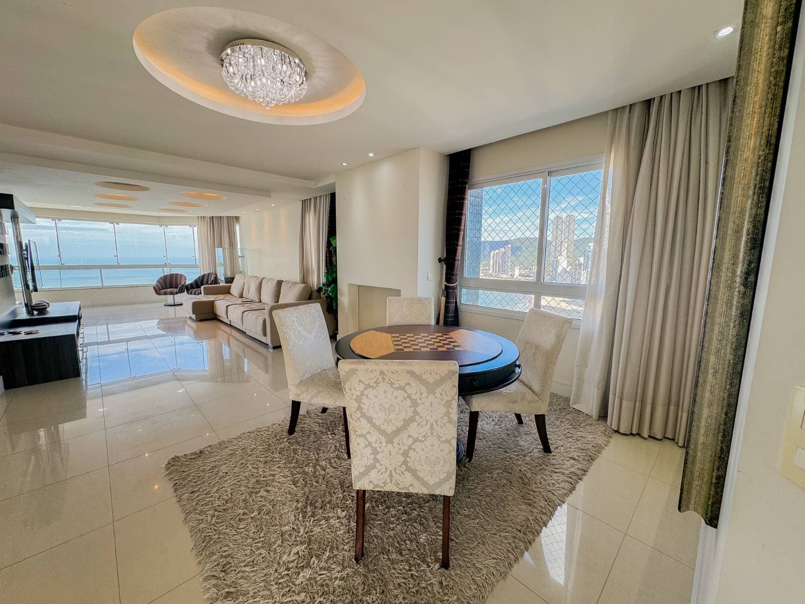 Cobertura Duplex Frente Mar à Venda em Balneário Camboriú - Cobertura em Centro, Balneário Camboriú - à venda - Desc Imóveis