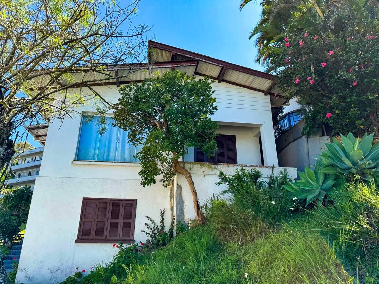 Casa à venda na Praia de Cabeçudas em Itajaí - Casa em Cabeçudas, Itajaí - à venda - Desc Imóveis