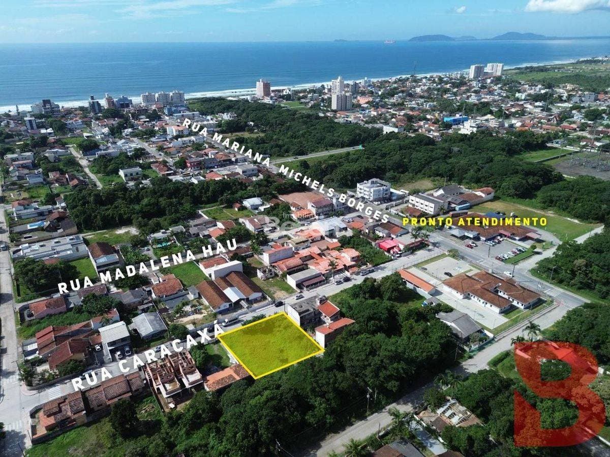 DOIS TERRENOS TOTALIZANDO 900,00M², NO BAIRRO ITAPEMA DO NORTE EM ITAPOÁ - RUA PAVIMENTADA E COM CALÇAMENTO - Lote/Terreno em Itapema do Norte, Itapoá - à venda - BESEN IMOBILIÁRIA LTDA