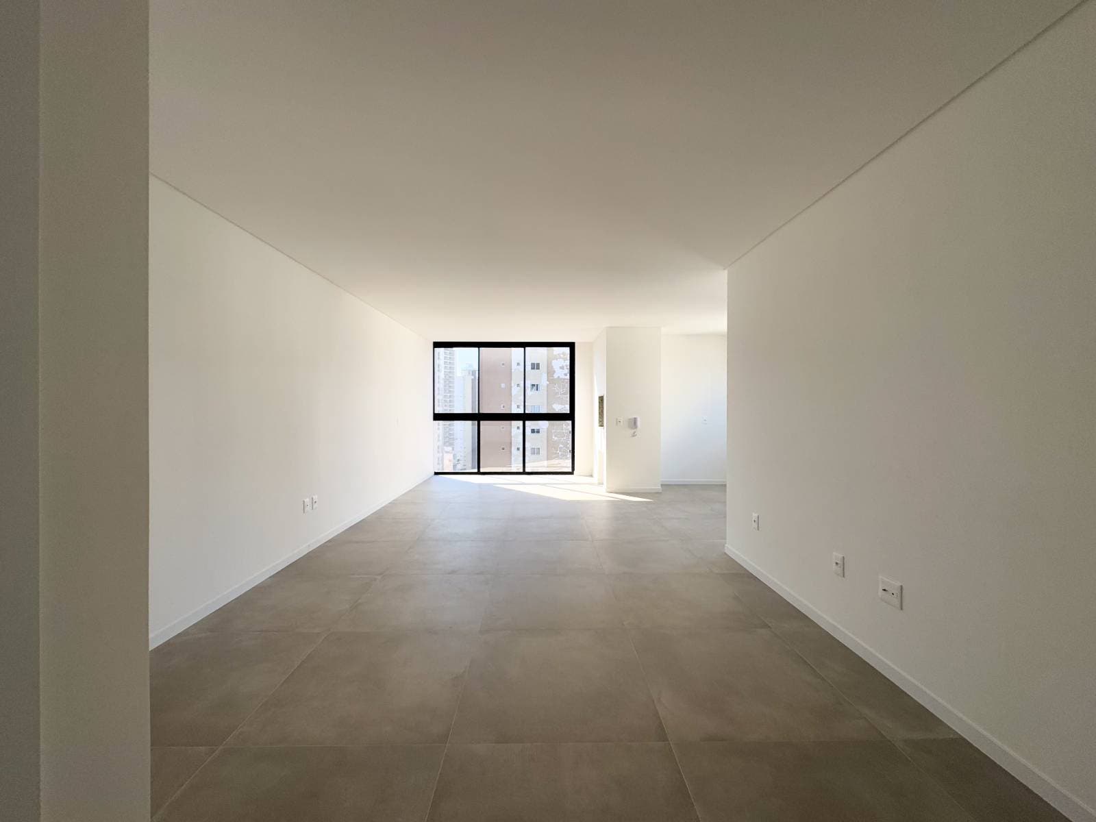 Apartamento com 4 dormitórios à venda no Ed. Farol de Valença em Balneário Camboriú - Apartamento em Centro, Balneário Camboriú - à venda - Desc Imóveis