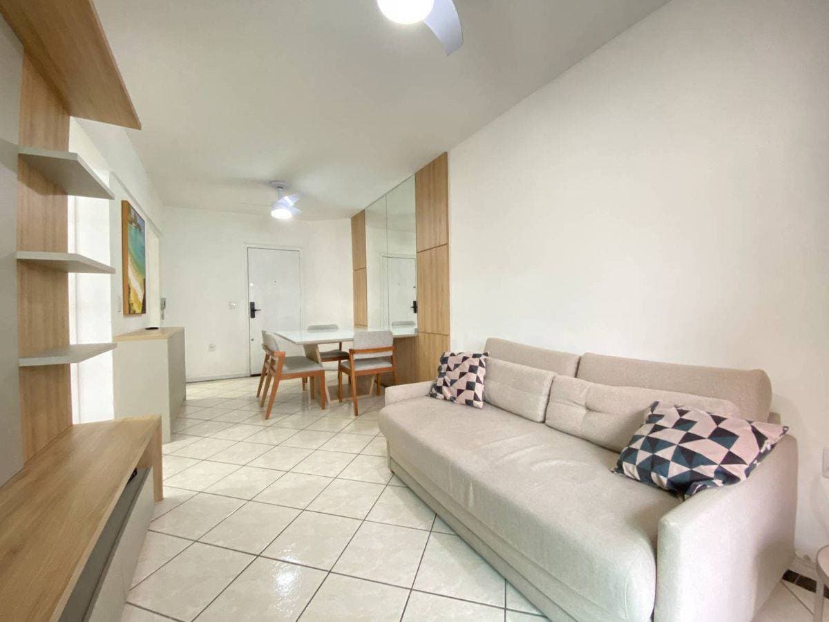 Apartamento semimobiliado com 2 dormitórios à venda no Edifício Andréia Centro de Balneário Camboriú - Apartamento em Centro, Balneário Camboriú - à venda - Desc Imóveis